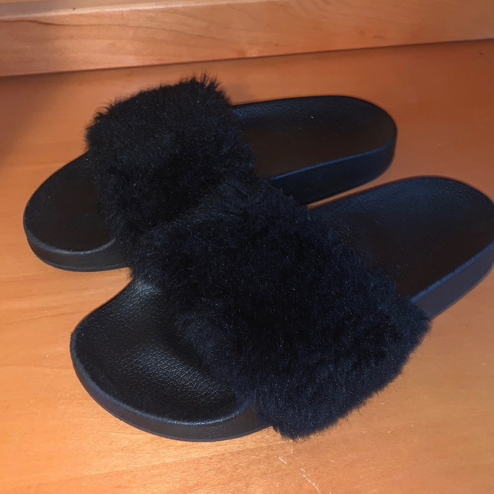 Steve madden furry slides